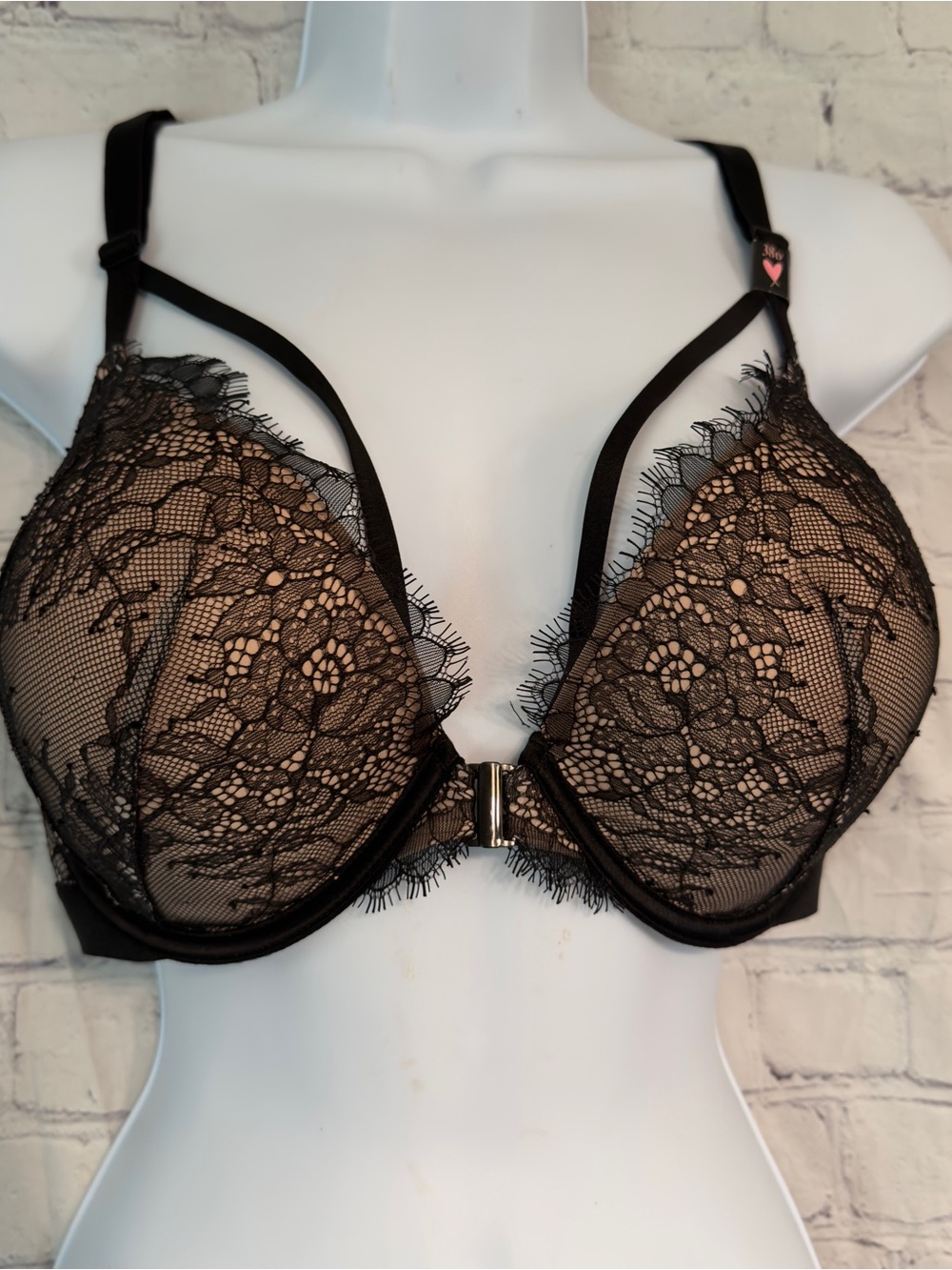 Victoria's Secret Black Floral Lace Push-Up Bra with Front Clasp 38D